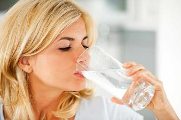 Можно ли кормящим пить минеральную воду